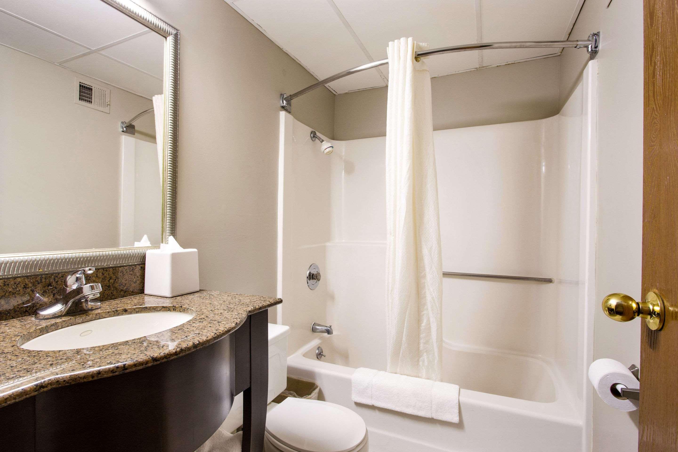 Red Lion Inn & Suites Olathe Kansas City Εξωτερικό φωτογραφία